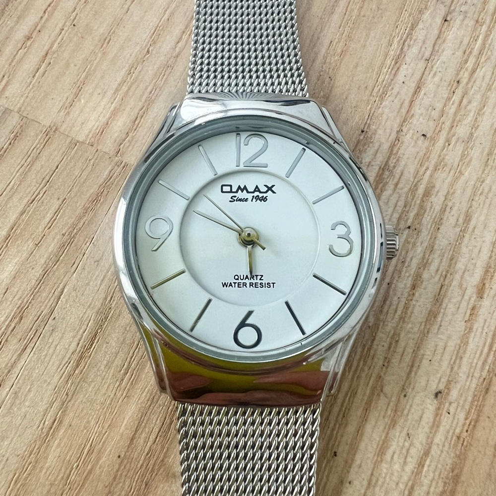 Omax ladies silver tone metal mesh dress watch NEW BATTERY